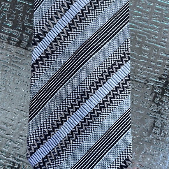 Striped silk tie - Picture 2 of 4